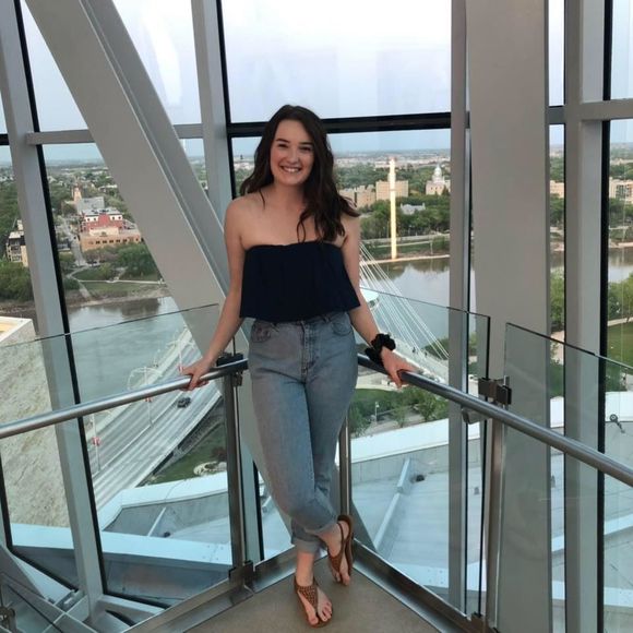 Meet your Posher, Michaela - Picture 1 of 1